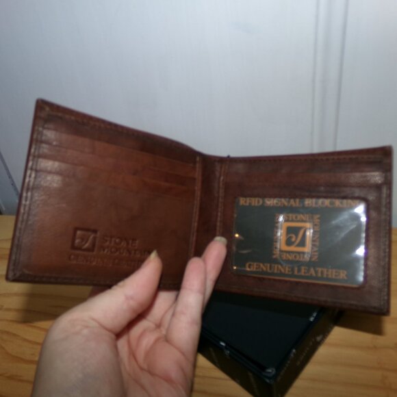 Stone Mountain NWB Dark Brown Bifold Wallet - Picture 4 of 5